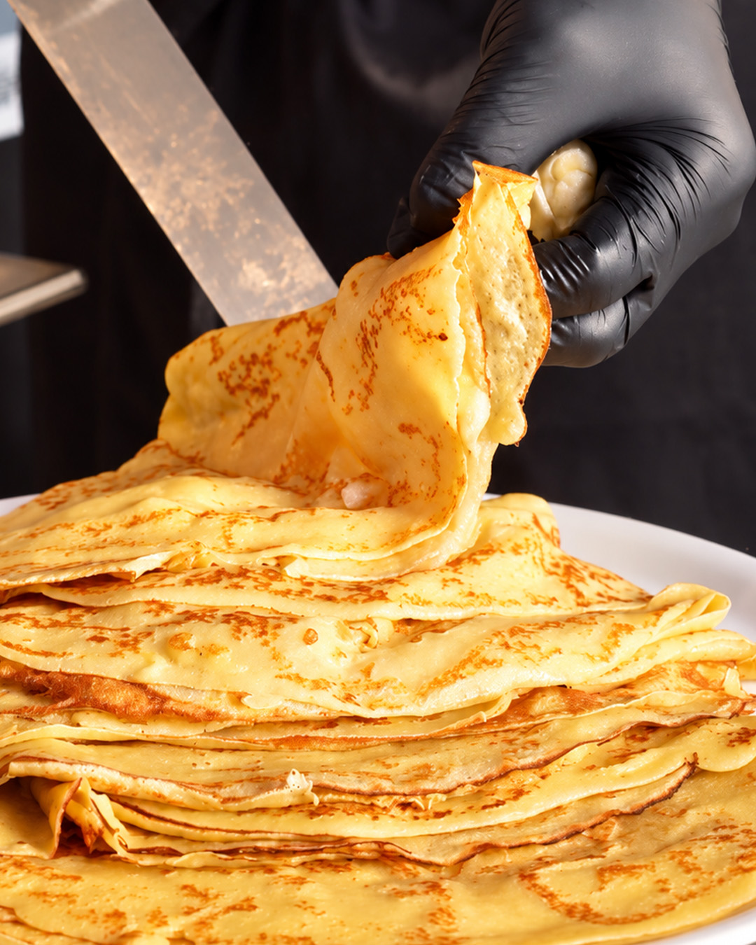 Crêpes préparées et empilées pour le brunch